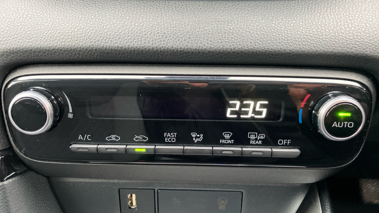 Toyota Yaris 1.5 Hybrid Design 5dr CVT Hybrid Hatchback